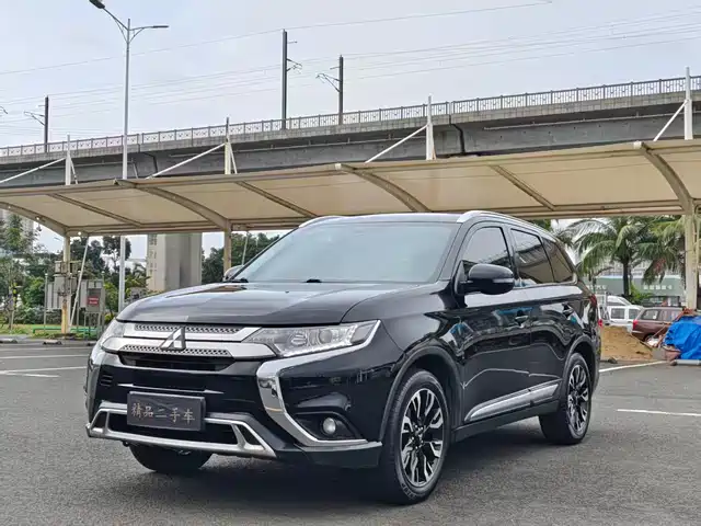 Mitsubishi Outlander Outlander 2020 2.0l 2wd Enjoy Edition 5 Seats — фото