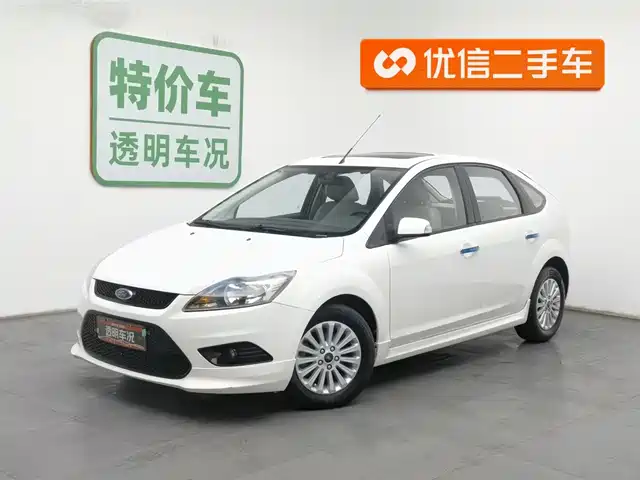 Ford Fox Focus 2013 Hatchback Classic 1.8l Manual Fashion Model — фото