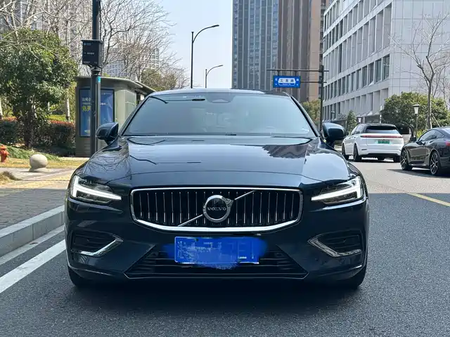 Volvo Volvo S60 Volvo S60 2023 B4 Zhiyi Luxury Edition — фото