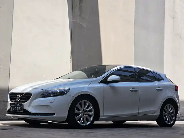 Volvo Volvo V40 Volvo V40 2015 1.6t Zhiya Edition