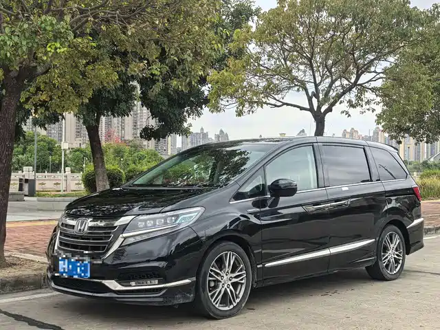 Honda Alison Alison 2019 2.0l Hybrid Deluxe Edition — фото