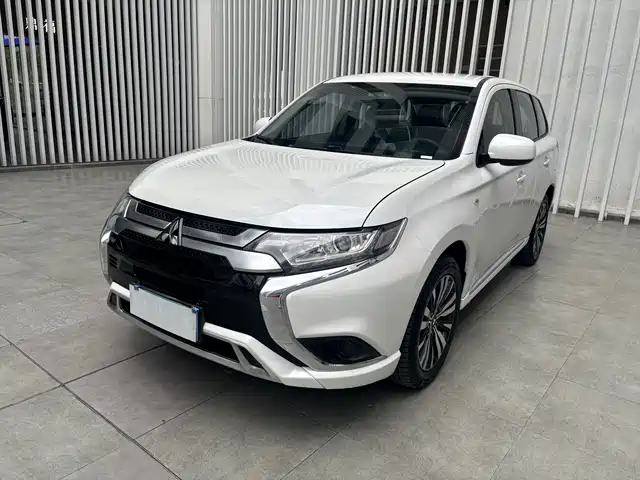 Mitsubishi Outlander Outlander 2021 Facelift 2.0l 2wd Smooth Version 5 Seats — фото