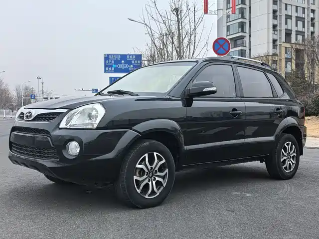 Hyundai Tucson Tucson 2013 2.0l Manual Two-Wheel Drive Stylish Model