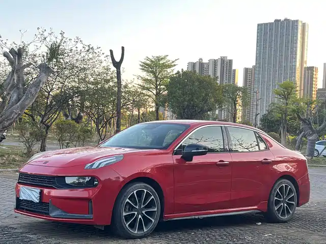 Lynk & Co Lynk & Co 03 Lynk & Co 03 2020 1.5td Dct Powerful Edition — фото