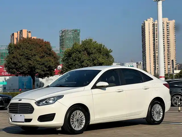 Ford Forrest Escort 2017 Facelift 1.5l Automatic Comfort Model — фото