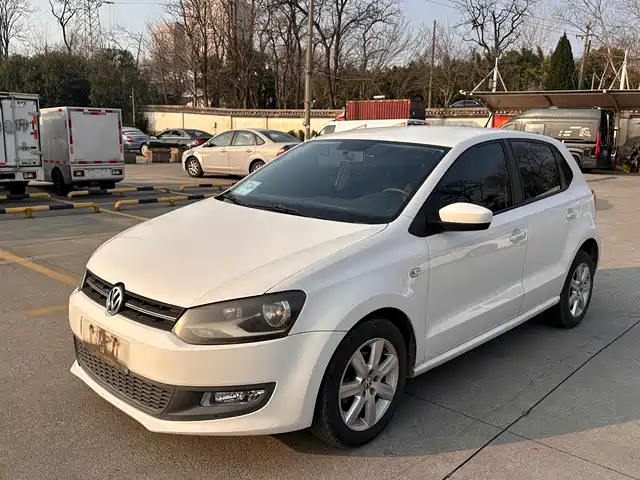 Volkswagen Polo Polo 2014 1.4l Automatic Comfort Version — фото