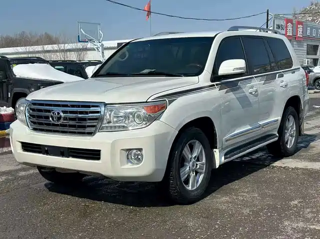 Toyota Land Cruiser (Imported) Land Cruiser Imported 2015 4.0l V6 Middle East Low-End Version