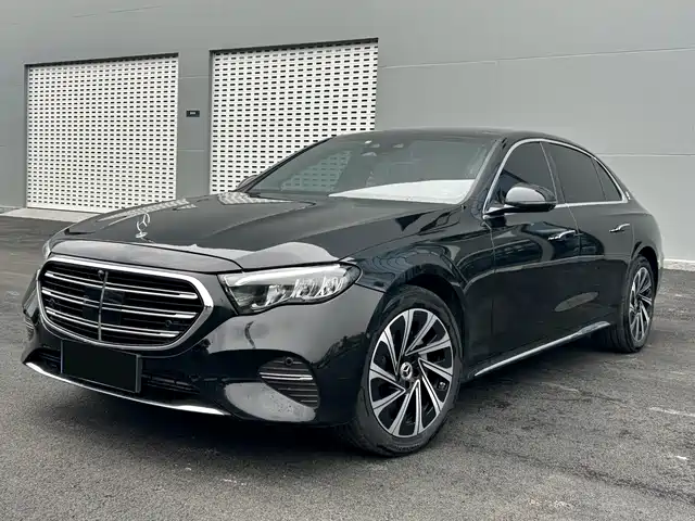 Mercedes-Benz Mercedes-Benz E-Class Mercedes-Benz E-Class 2024 E 300 L Fashion Model — фото