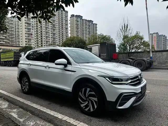 Volkswagen Tiguan L Tiguan L 2023 330tsi Automatic Two-Wheel Drive Comfort Version — фото
