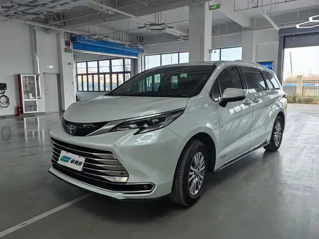 Toyota Sienna Sienna 2021 2.5l Hybrid Deluxe Edition — фото