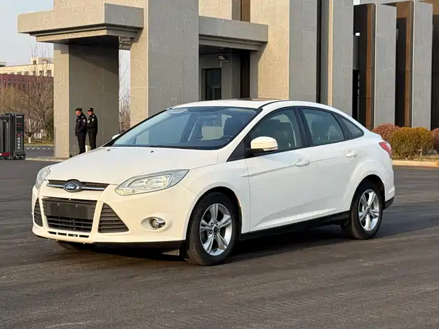 Ford Fox Focus 2012 Sedan 1.6l Automatic Fashion Model — фото
