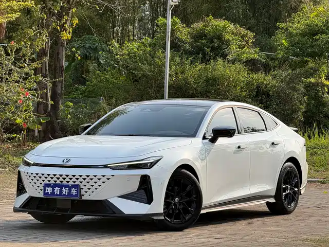 Chang'An Changan Uni-V Changan Uni-V 2024 1.5t Smart Pilot Model — фото