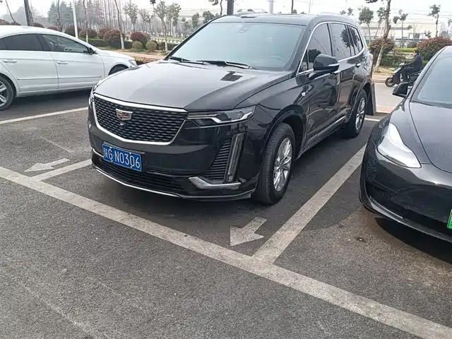Cadillac Cadillac Xt6 Cadillac Xt6 2021 28t Seven-Seat Four-Wheel Drive Stylish Model — фото