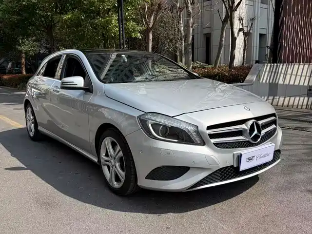 Mercedes-Benz Mercedes-Benz A-Class (Imported) Mercedes-Benz A-Class Import 2015 A 180 — фото