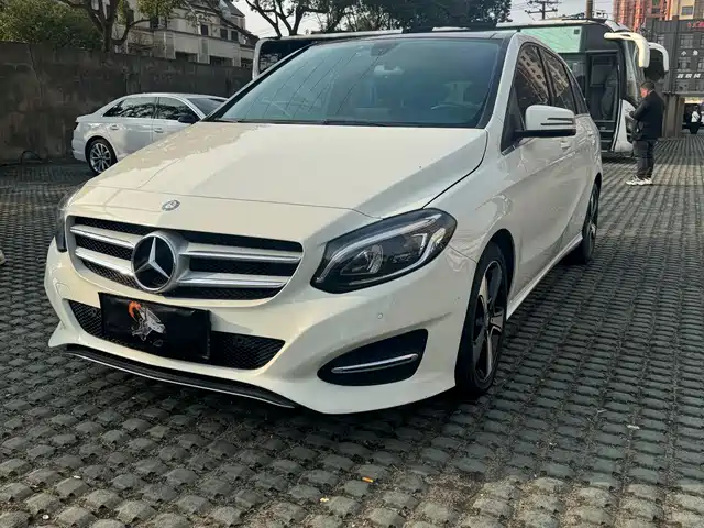 Mercedes-Benz Mercedes Benz B Class Mercedes-Benz B-Class 2017 B 200 Fashion Model