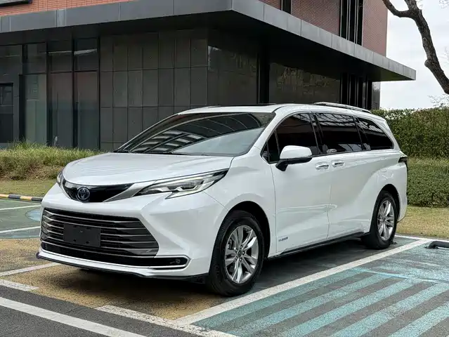 Toyota Sienna Sienna 2021 2.5l Hybrid Premium Edition — фото