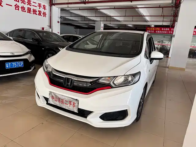 Honda Fit Fit 2018 1.5l Cvt Comfort Sunroof Edition — фото