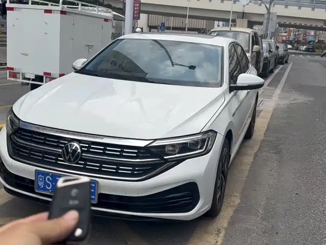 Volkswagen Sagitar Sagitar 2023 280tsi Dsg Surpasses Lite Version — фото