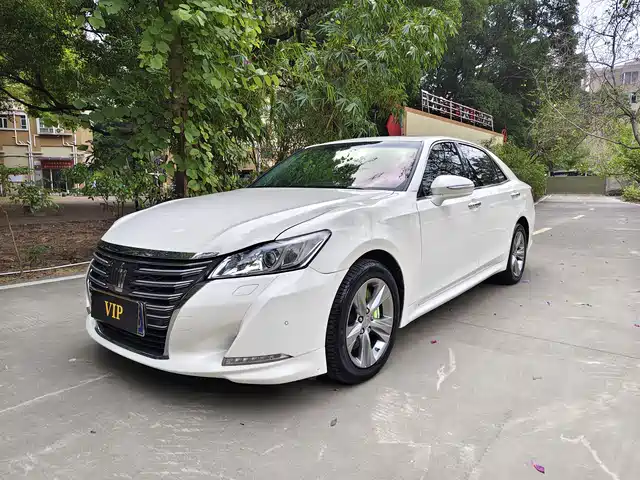 Toyota Crown Crown 2015 2.0t Fashion Edition — фото