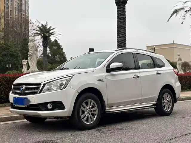 Qichen Venucia T70 Venucia T70 2016 2.0l Cvt Ruixing Edition