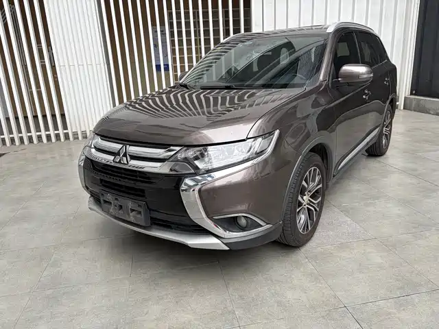 Mitsubishi Outlander Outlander 2019 2.4l Four-Wheel Drive Exclusive Version, 5 Seats, National V — фото