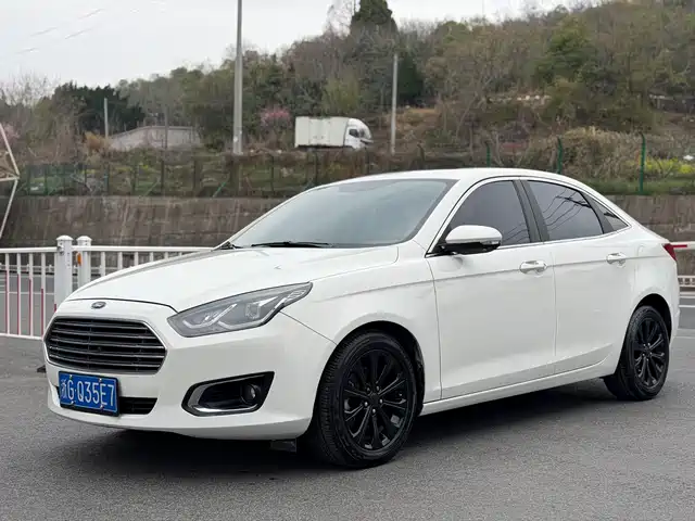 Ford Forrest Forex 2017 Happy Edition 1.5l Automatic Fashion Type