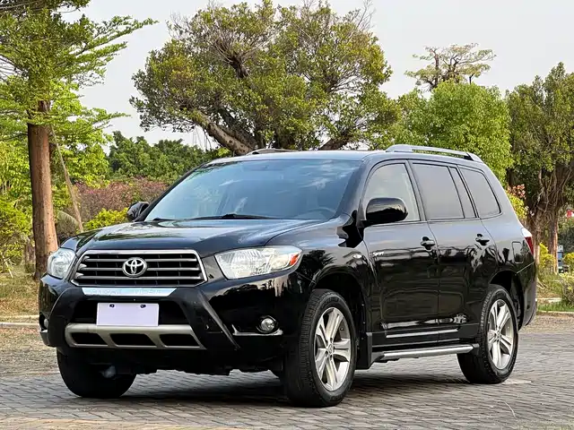 Toyota Highlander Highlander 2011 2.7l 2wd 7-Seat Luxury Navigation Version — фото