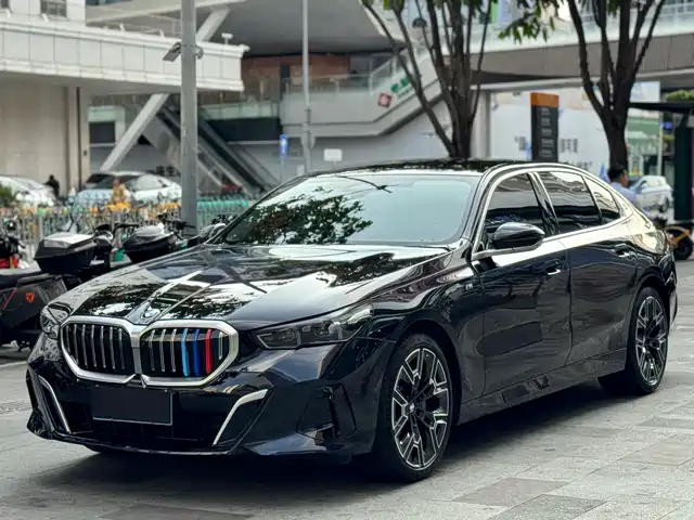 Bmw Bmw 5 Series Bmw 5 Series 2025 530li Exclusive M Sports Package — фото