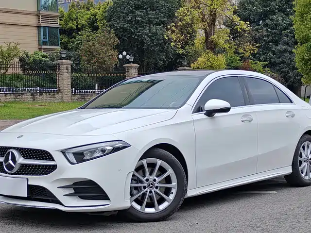 Mercedes-Benz Mercedes Benz A Class Mercedes-Benz A-Class 2021 A 200 L Sports Sedan Fashionable