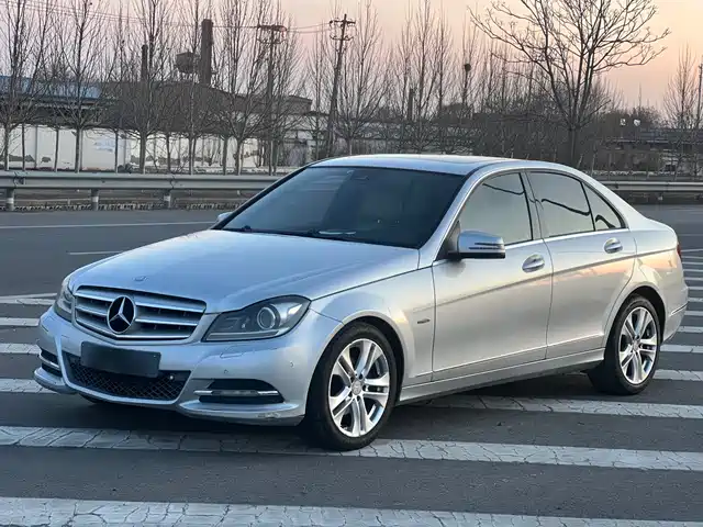 Mercedes-Benz Mercedes Benz C Class Mercedes-Benz C-Class 2011 C 200 Cgi Fashion Model — фото