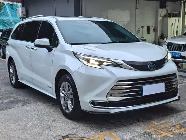 Toyota Sienna Sienna 2024 2.5l Hybrid Comfort Edition — фото