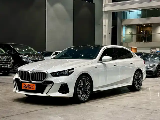 Bmw Bmw 5 Series Bmw 5 Series 2024 530li Exclusive M Sports Package — фото