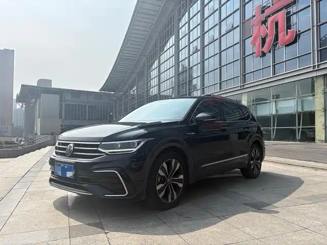 Volkswagen Tiguan L Tiguan L 2022 330tsi Automatic Two-Wheel Drive R-Line Version — фото
