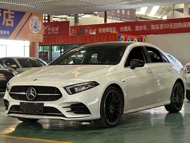 Mercedes-Benz Mercedes Benz A Class Mercedes-Benz A-Class 2019 A 200 L Sports Sedan First Special Edition — фото