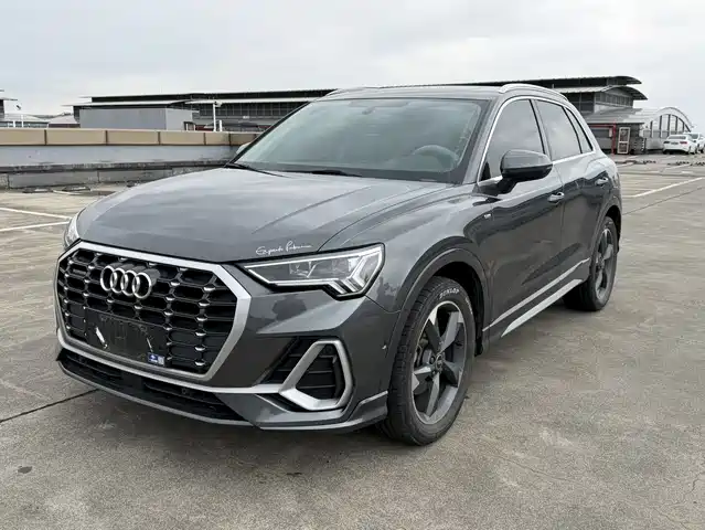 Audi Audi Q3 Audi Q3 2022 35 Tfsi Fashionable And Dynamic — фото