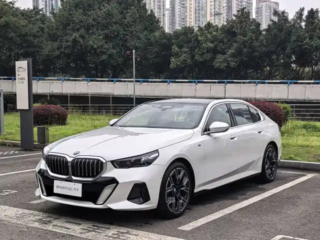 Bmw Bmw 5 Series Bmw 5 Series 2025 530li Exclusive M Sports Package — фото