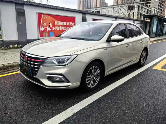 Roewe Roewe I5 Roewe I5 2019 1.5l Automatic 4g Internet Langham Edition — фото
