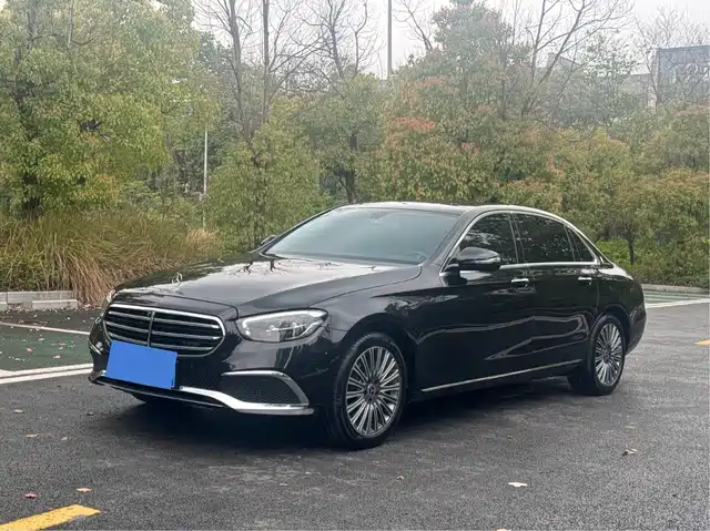 Mercedes-Benz Mercedes-Benz E-Class Mercedes-Benz E-Class 2021 E 300 L Fashion Model — фото