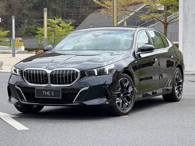 Bmw Bmw 5 Series Bmw 5 Series 2025 530li Exclusive M Sports Package — фото