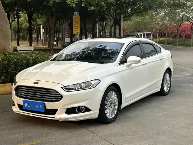 Ford Mondeo Mondeo 2013 2.0l Gtdi200 Fashion Model — фото