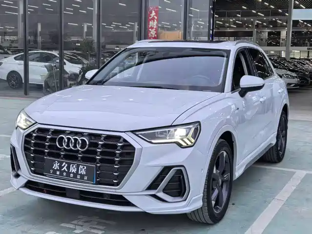 Audi Audi Q3 Audi Q3 2021 35 Tfsi Fashionable And Dynamic — фото