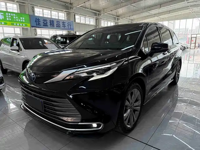 Toyota Sienna Sienna 2023 2.5l Hybrid Premium Edition — фото
