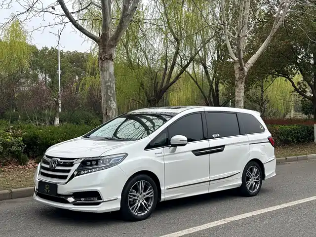 Honda Alison Alison 2019 2.0l Hybrid Deluxe Edition — фото