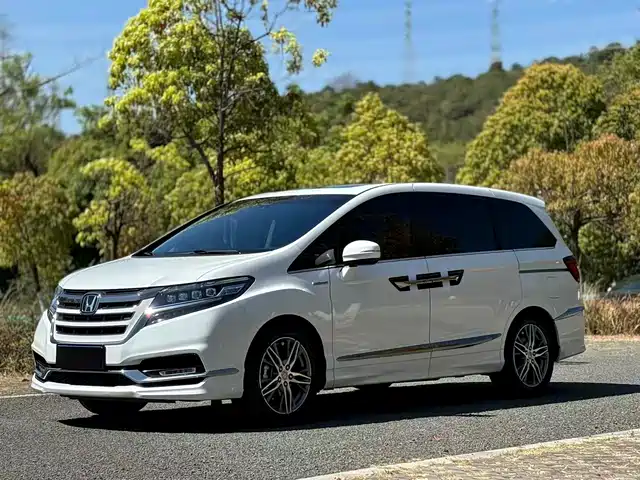 Honda Alison Alison 2019 2.0l Hybrid Deluxe Edition — фото