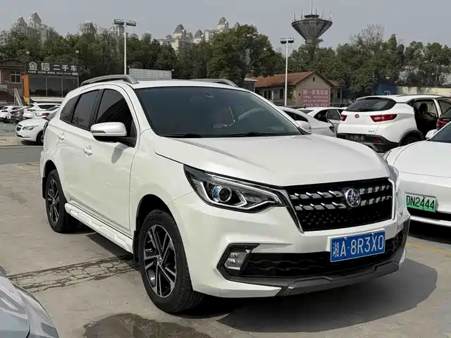 Qichen Venucia T70 Venucia T70 2019 2.0l Cvt Ruixiang Edition National V — фото