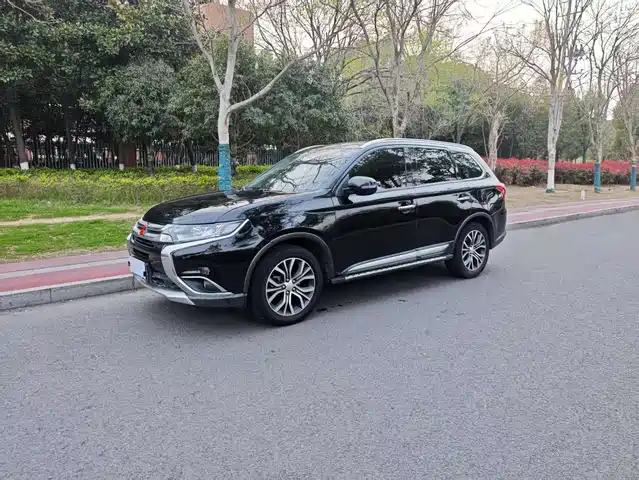 Mitsubishi Outlander Outlander 2018 2.4l Four-Wheel Drive Luxury Version 7 Seats