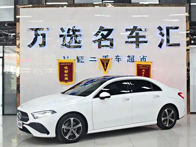 Mercedes-Benz Mercedes Benz A Class Mercedes-Benz A-Class 2023 A 200 L Fashion Model — фото