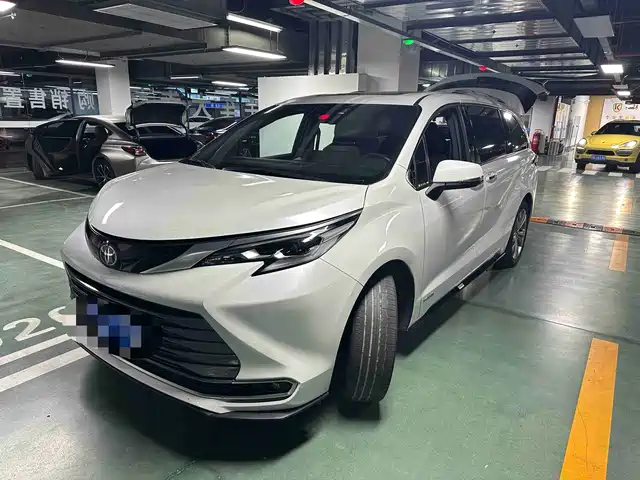 Toyota Sienna Sienna 2023 2.5l Hybrid Extreme Edition — фото