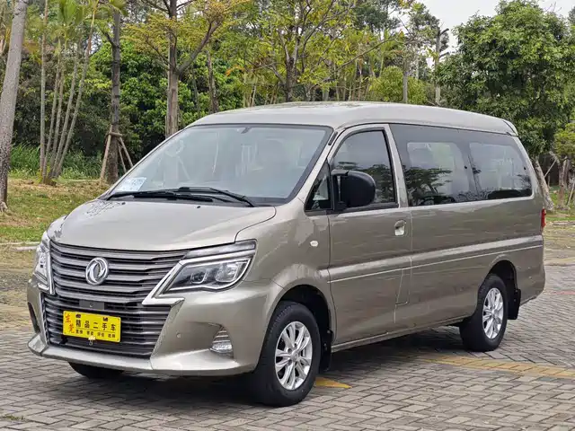 Dongfeng Is Popular Lingzhi Lingzhi 2020 M5l 1.6l Luxury Model 7 Seats