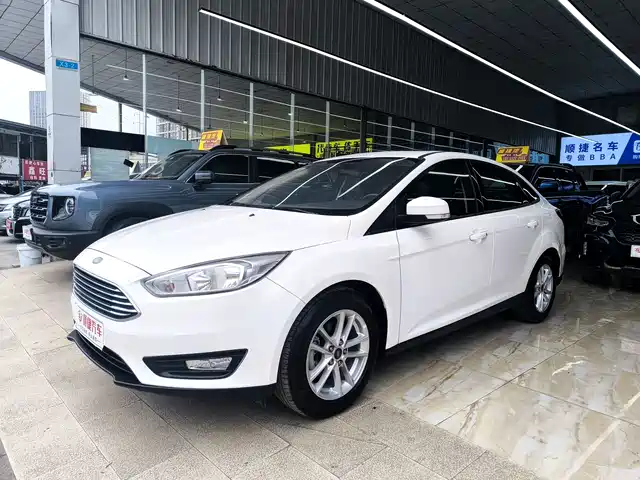 Ford Fox Focus 2018 Sedan Classic 1.6l Automatic Stylish Smart Mobility Version — фото